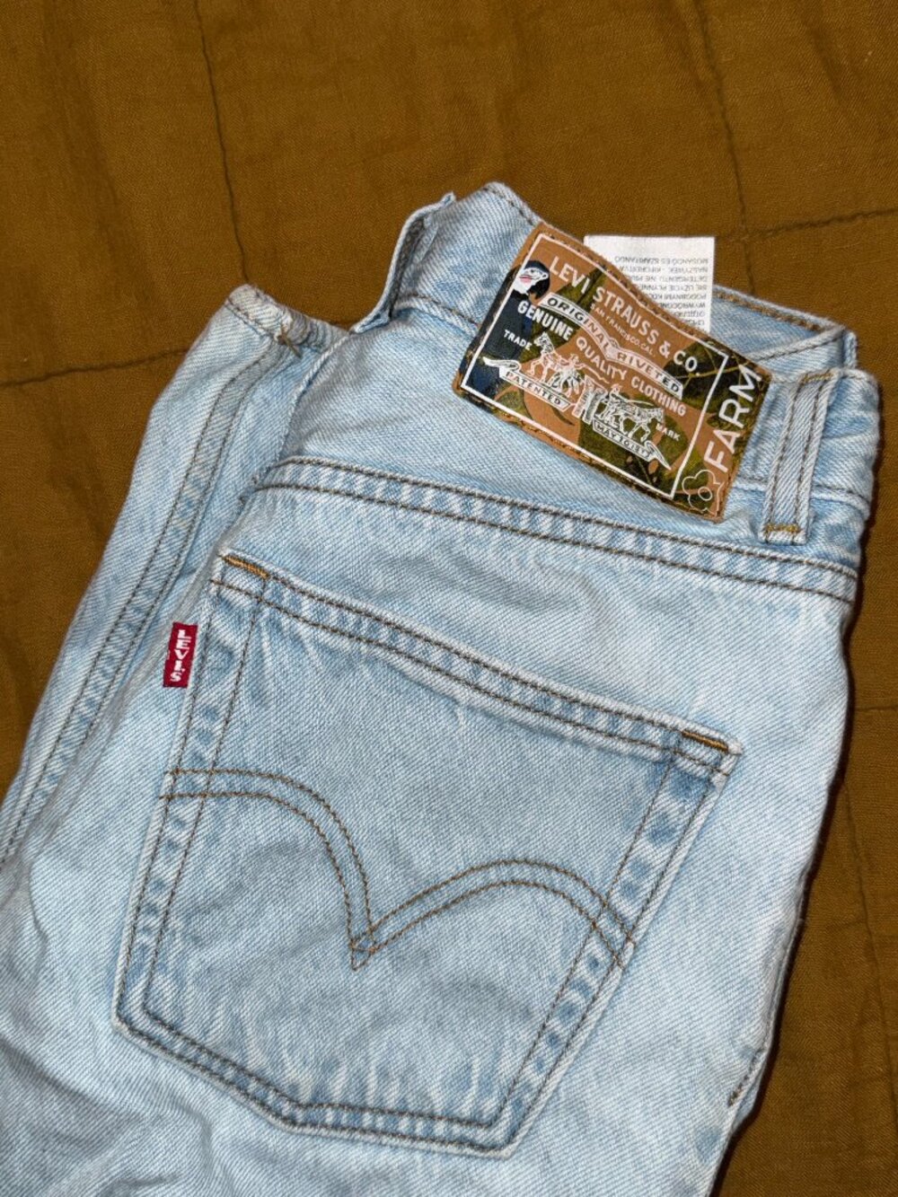 Levi's x Farm Rio Collab Jeans, Parrot Embroidery, Sz 26 - Picture 2 of 3